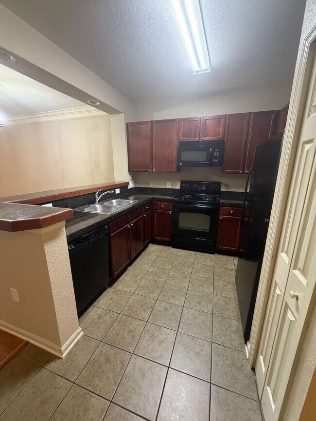 Building Photo - Luxurious 3-Bedroom Condo in Panama City, FL with Spacious Layout and Modern Amenities!