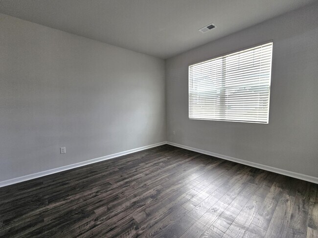 Building Photo - 1319 Birch Cir