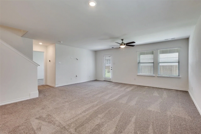 Building Photo - 749 Windsor Dr