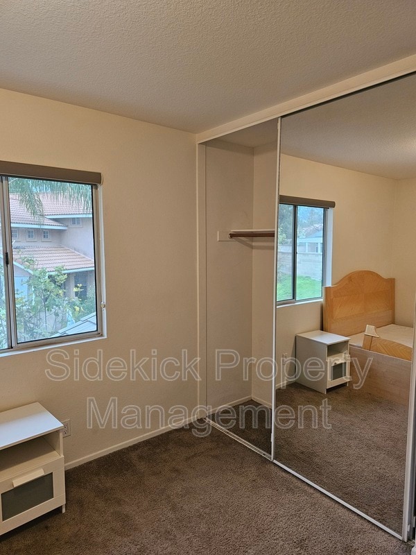 Building Photo - 1054 Fox Ct