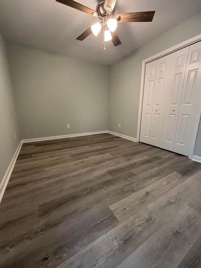 Building Photo - Newly Renovated 3 Bedroom Duplex~