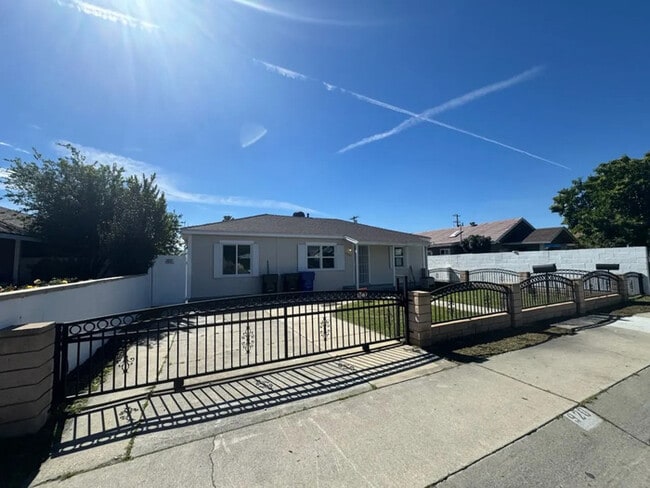 Building Photo - New 3 Bedroom 1 Bathroom House for Rent in Ontario CA 91764