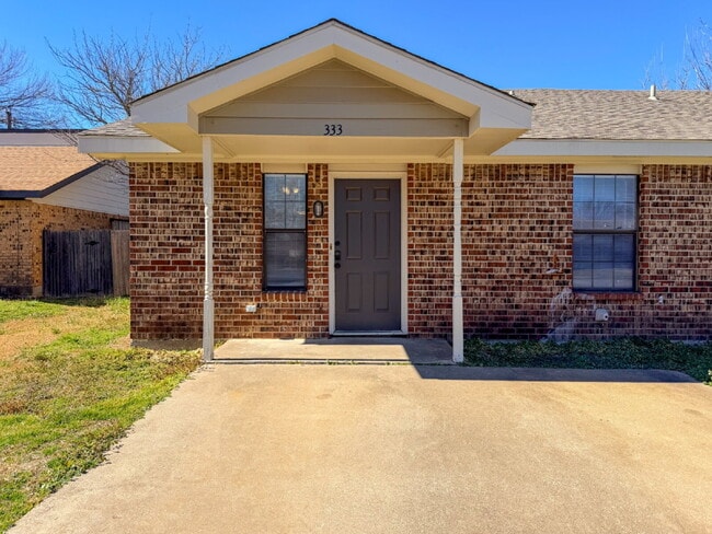 Building Photo - Charming 2 Bed, 1.5 Bath home in Keller