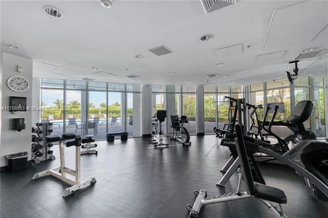 Building Photo - 6515 Collins Ave