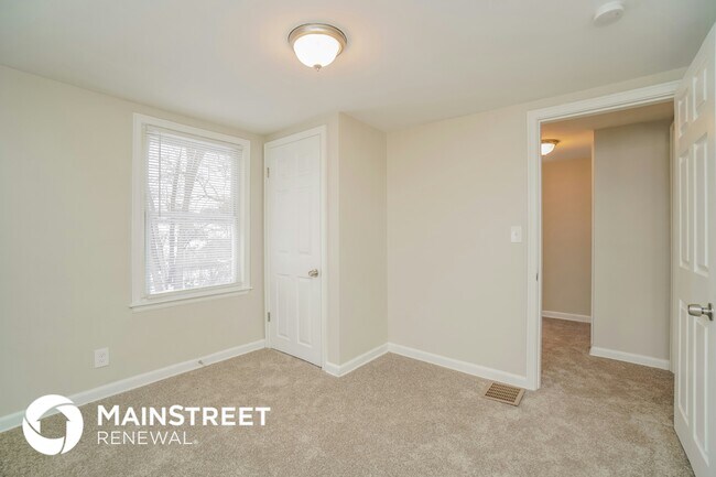 Building Photo - 2425 Delbert Rd