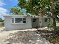 Building Photo - *** LARGE 4 BEDROOM SINGLE FAMILY HOME!***