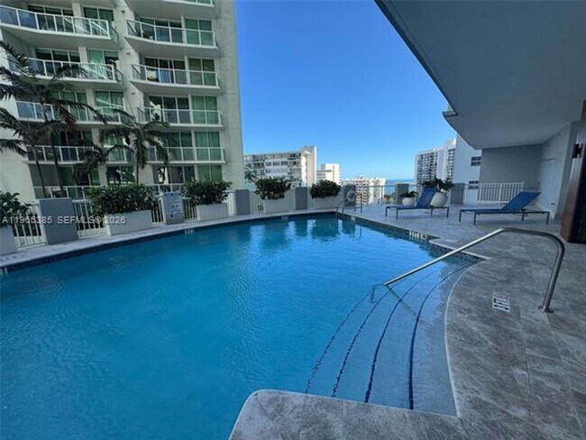 Building Photo - 170 SE 14th St