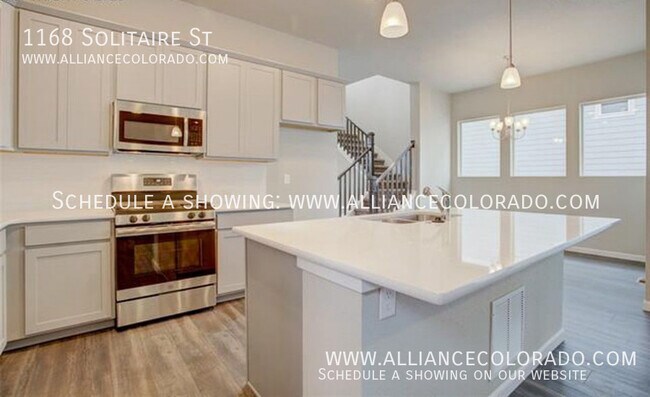 Building Photo - 1168 Solitaire St