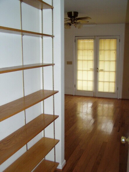 Building Photo - 106 Woodland Ct