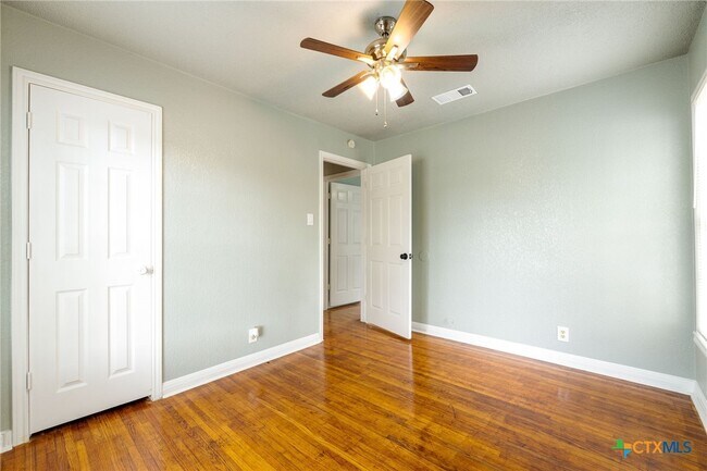 Building Photo - 1108 Stewart St