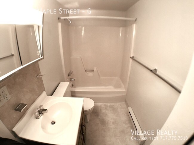 Building Photo - Affordably Priced 2-Bed with eat-in kitche...