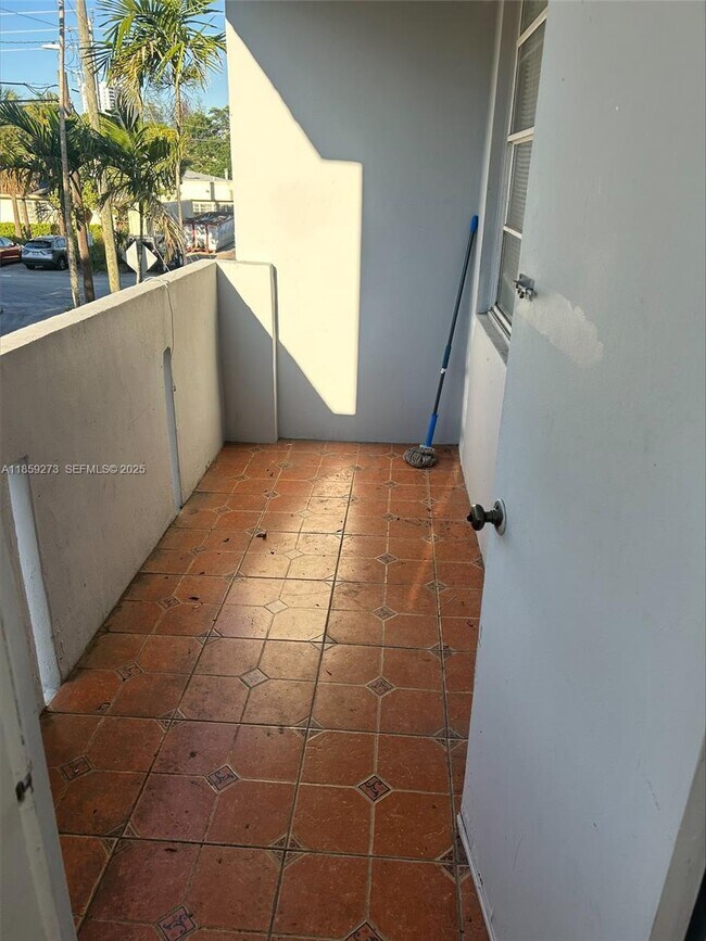 Building Photo - 2175 NE 170th St