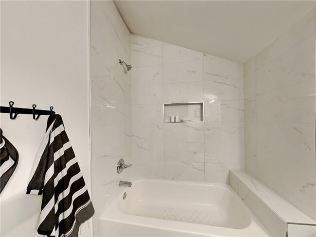 Building Photo - 67 Hogue St NE