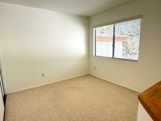 Building Photo - 2060 Coolngreen Ln