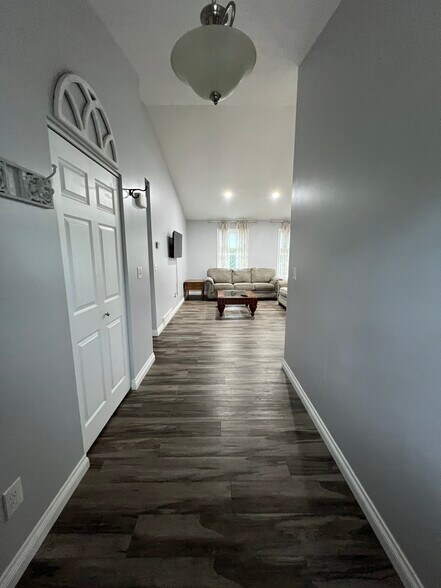 Building Photo - 6126 Jeffrey Pl