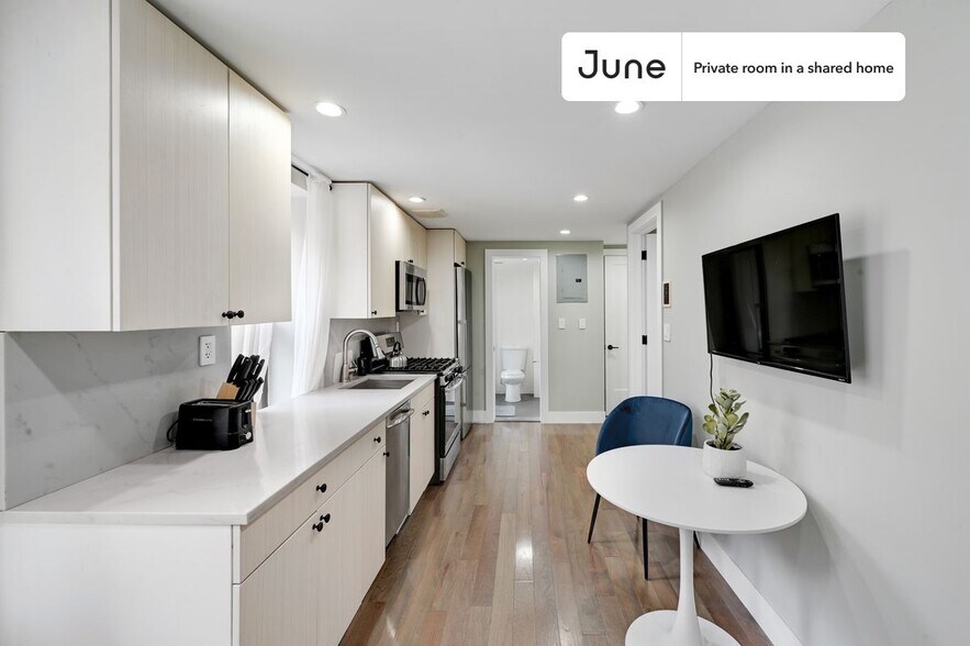 Building Photo - Room in Shared 3 bed/1 bath home in East Village