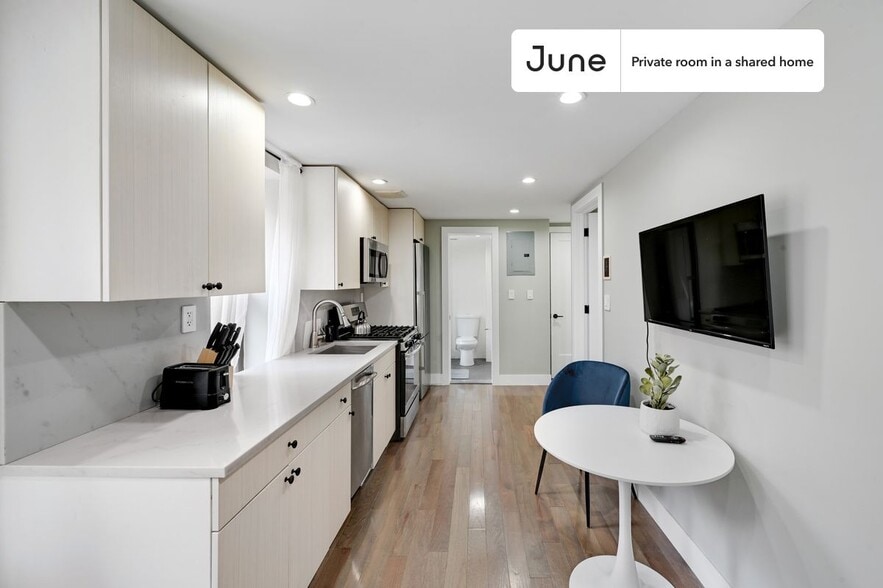 Building Photo - Room in Shared 3 bed/1 bath home