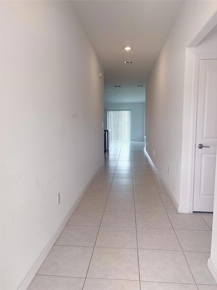 Building Photo - 5487 Blue Azure Dr
