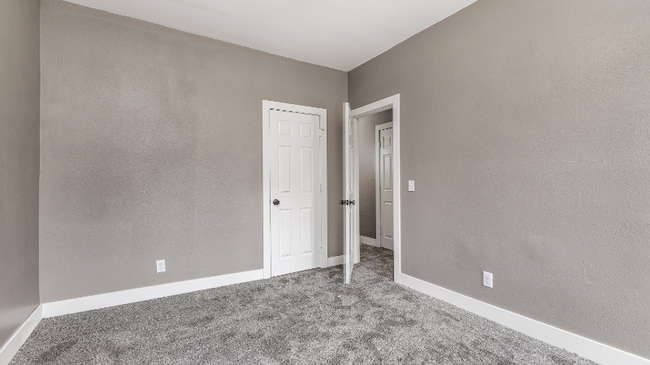 Building Photo - 561 Loras Blvd
