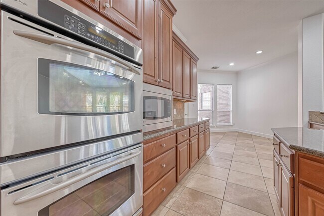 Building Photo - 25510 Autumnwind Ct