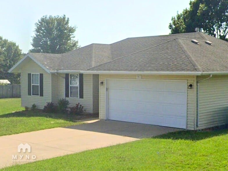Primary Photo - 701 N Pinewood Ave