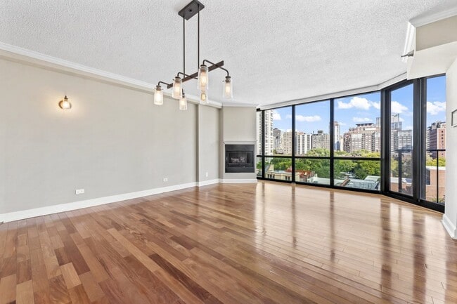 Building Photo - 1309 N Wells St