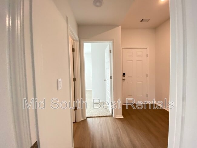 Building Photo - 84 Kelton Ln