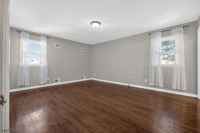 Building Photo - 17 Union Ave