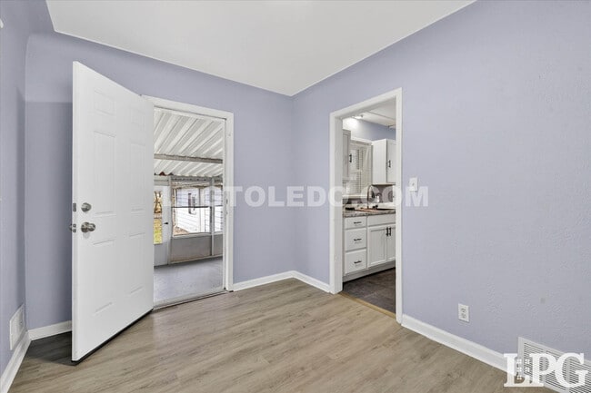 Building Photo - 1665 Burgoyne Dr