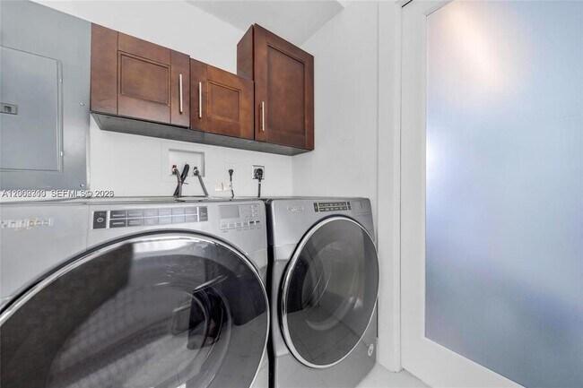 Building Photo - 3531 SW 1st Ave