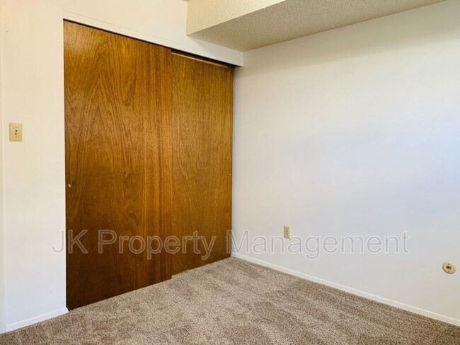 Building Photo - 4236 Central Ave