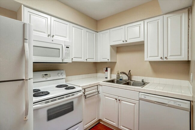 Building Photo - 6955 Alvarado Rd