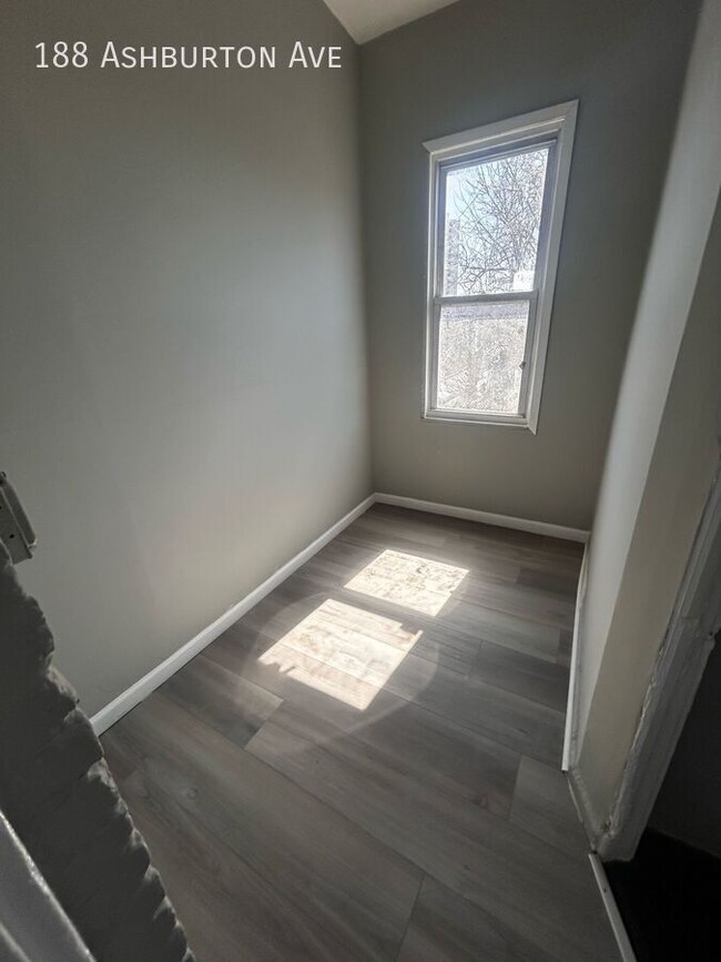 Building Photo - 188 Ashburton Ave
