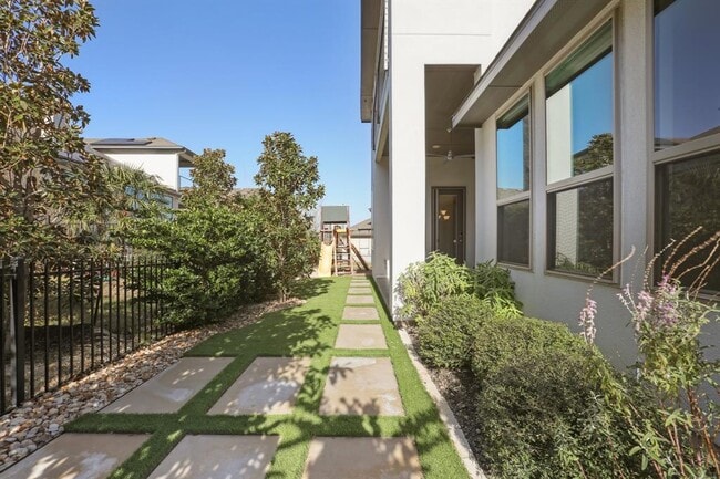 Building Photo - 19304 Summit Glory Trl