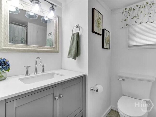 Building Photo - 304 E Fourth St