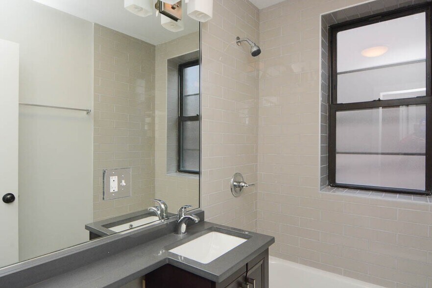 Building Photo - 434.5 W Belden Ave