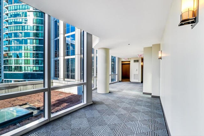 Building Photo - 1211 S Prairie Ave