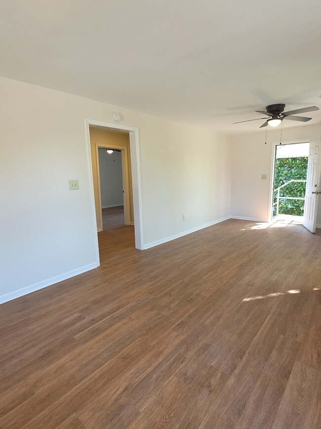 Building Photo - 411 W Cheves St