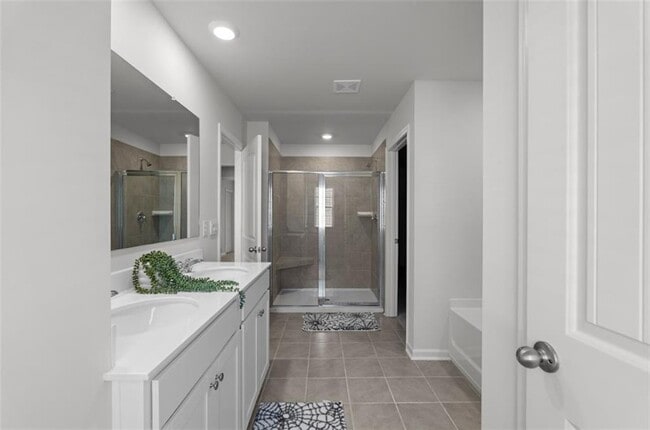 Building Photo - 2203 Blue Monarch Dr