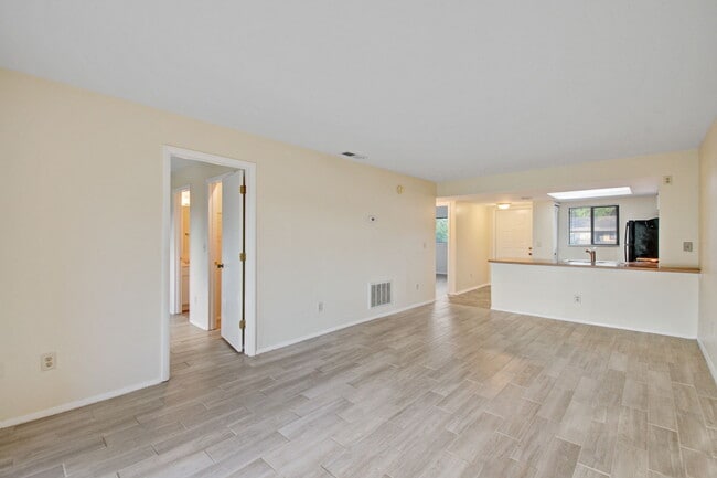 Building Photo - 2186 Bees Ferry Rd