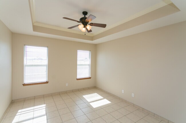 Building Photo - 16141 Rolling Meadows Dr