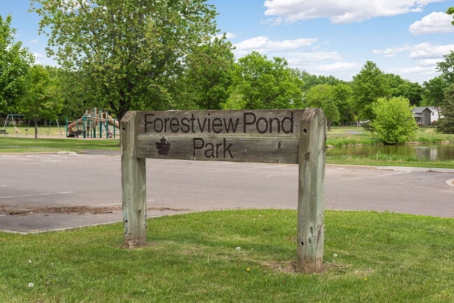 Building Photo - "Spacious 3-Bed Townhouse with 2.5 Baths in Maple Grove – A Perfect Retreat at 2405 Sq Ft!"