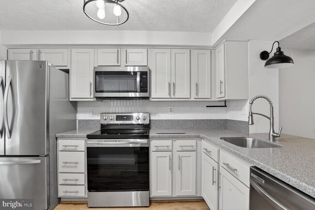 Building Photo - 3 Verity Ct