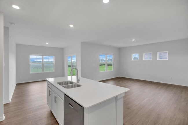 Building Photo - 539 Darliene Dr