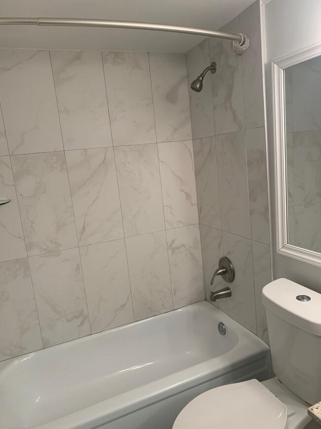 Building Photo - 4 Ventnor Dr