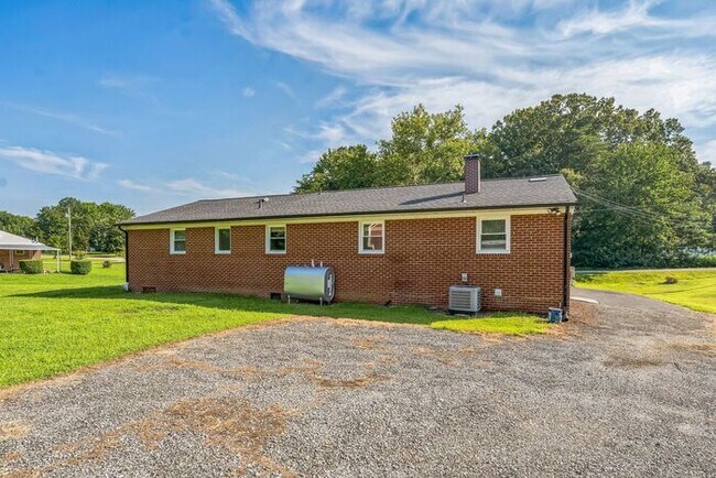 Building Photo - 8265 Warren Dr