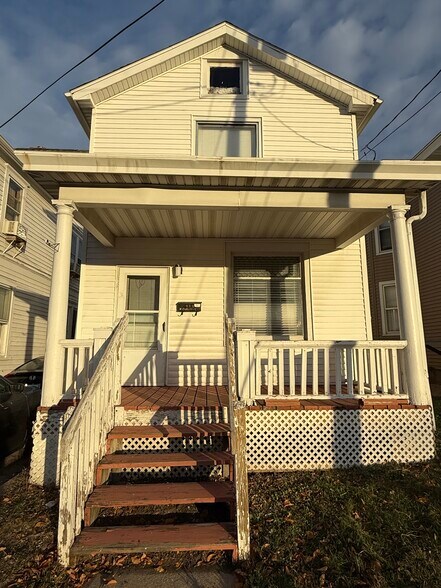 Building Photo - 222 N Dubuque St