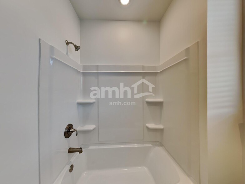 Building Photo - 30 Hickory Ct