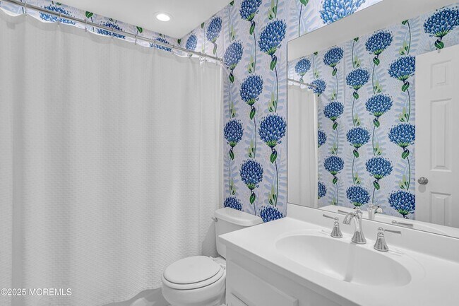 Building Photo - 68 Maple Dr