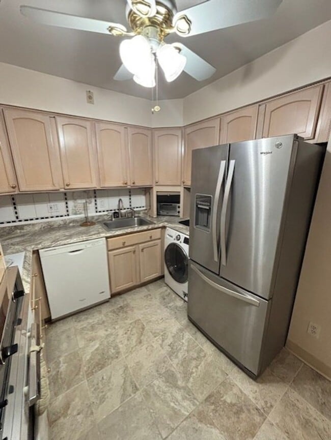Building Photo - Beautiful Condo for Rent